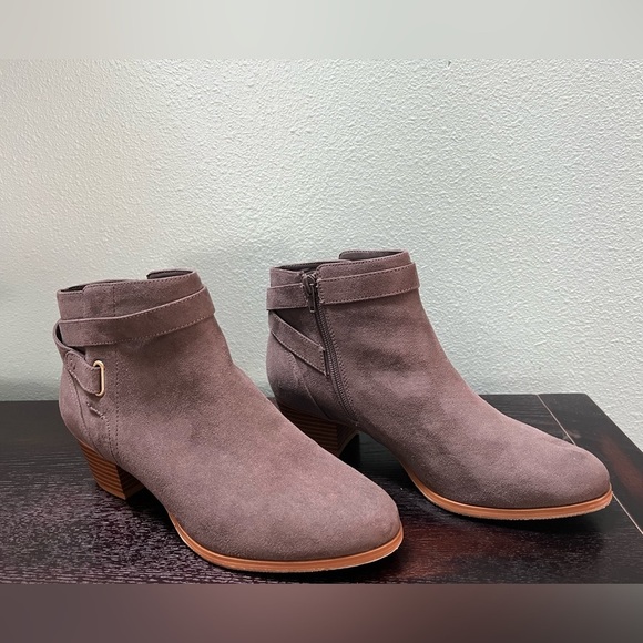 Giani Bernini Memory Foam Booties - Picture 1 of 8